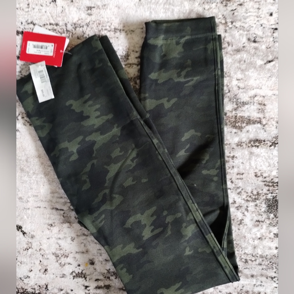SPANX Green Camouflage Leggings Large NWT